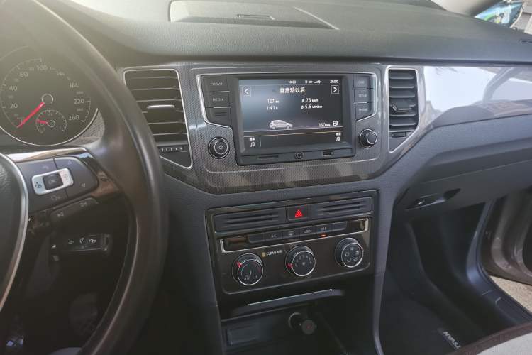 Used Volkswagen Golf Sportsvan 2016 230TSI Manual Entry-Level Trim Audio And AC Panel
