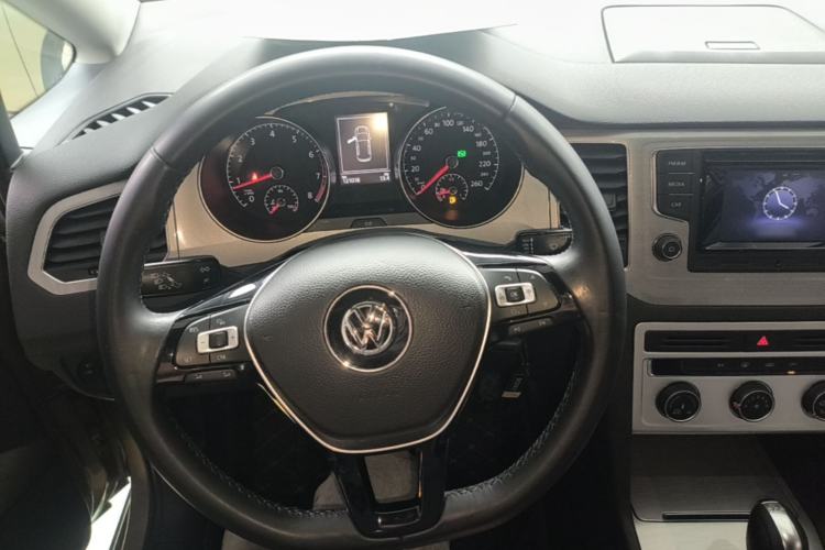 Used Volkswagen Golf Sportsvan 2016 230TSI Automatic Trend Edition Center Console