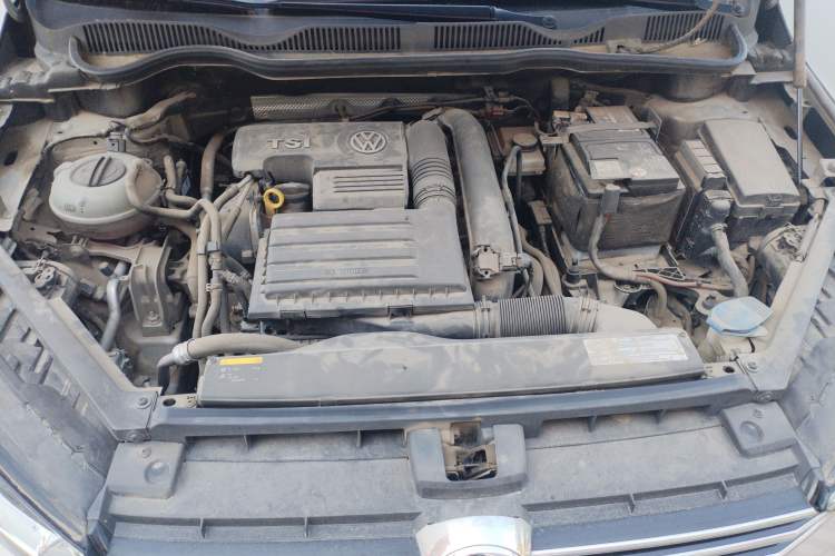 Used Volkswagen Golf Sportsvan 2016 230TSI Automatic Trend Edition Engine Bay