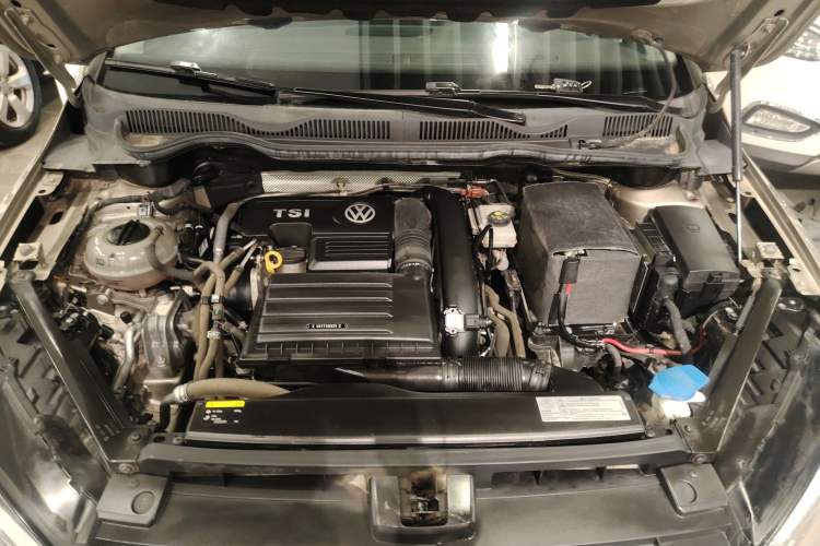Used Volkswagen Golf Sportsvan 2016 230TSI Automatic Trend Edition Engine Bay