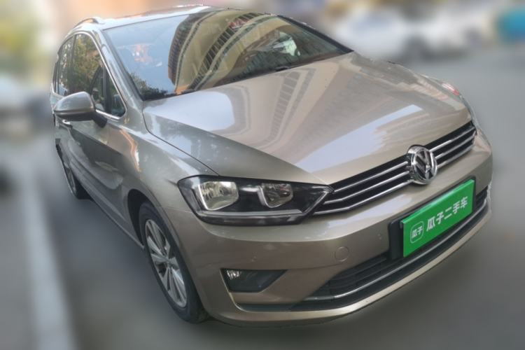 Used Volkswagen Golf Sportsvan 2016 230TSI Manual Entry-Level Trim Front Right 45 Deg