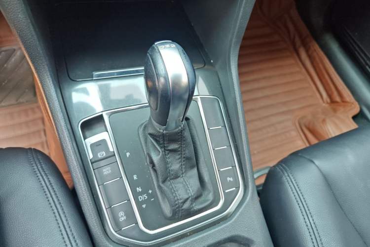 Used Volkswagen Golf Sportsvan 2016 230TSI Automatic Trend Edition Gear Lever