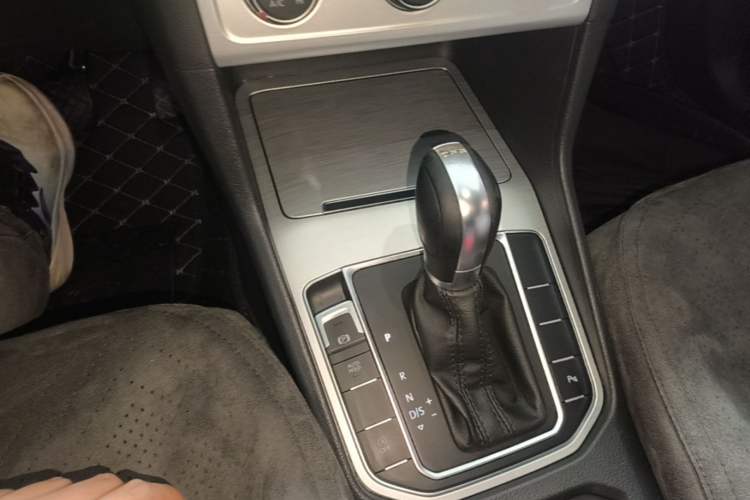 Used Volkswagen Golf Sportsvan 2016 230TSI Automatic Trend Edition Gear Lever