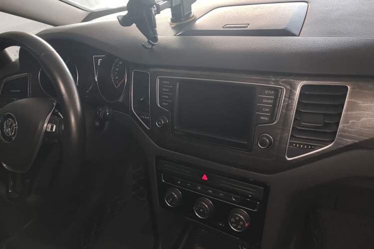 Used Volkswagen Golf Sportsvan 2016 280TSI Automatic Luxury Model Interior 2
