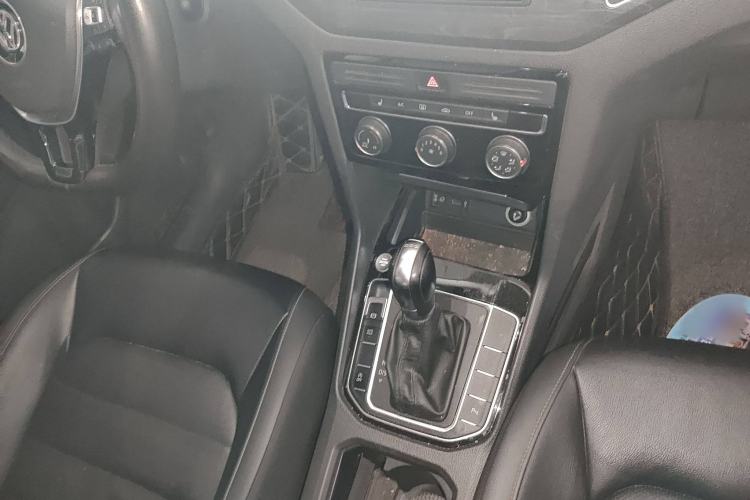 Used Volkswagen Golf Sportsvan 2016 280TSI Automatic Luxury Model Interior 3