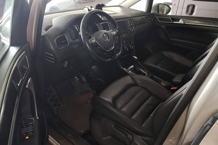 Used Volkswagen Golf Sportsvan 2016 280TSI Automatic Luxury Model Interior 4