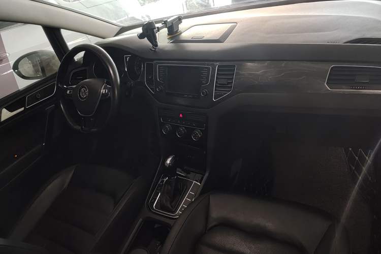 Used Volkswagen Golf Sportsvan 2016 280TSI Automatic Luxury Model Interior 6