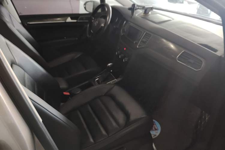 Used Volkswagen Golf Sportsvan 2016 280TSI Automatic Luxury Model Interior 7