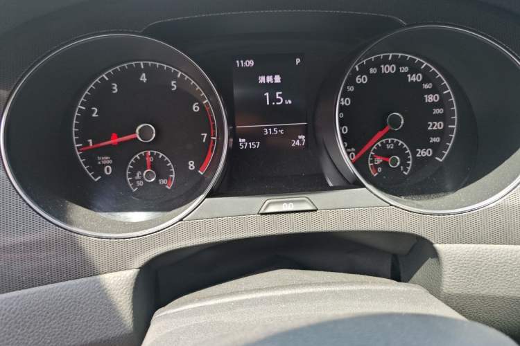 Used Volkswagen Golf Sportsvan 2016 230TSI Automatic Trend Edition Odometer Close Up