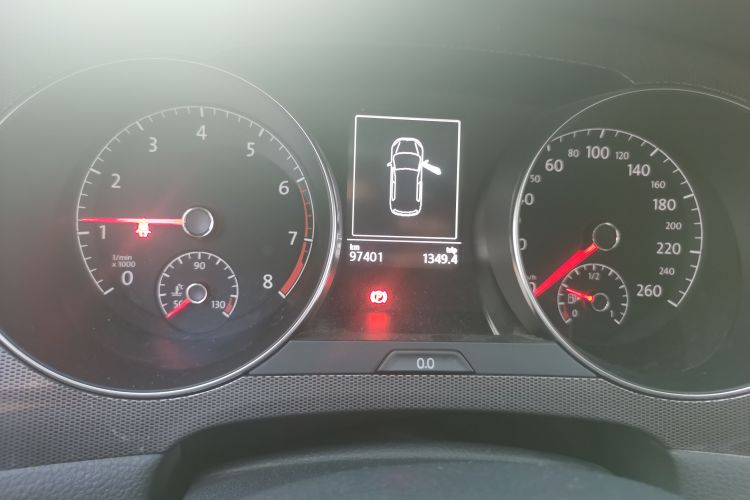 Used Volkswagen Golf Sportsvan 2016 230TSI Manual Entry-Level Trim Odometer Close Up