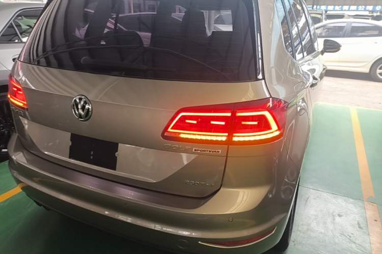 Used Volkswagen Golf Sportsvan 2016 230TSI Automatic Trend Edition Rear Right 45 Deg