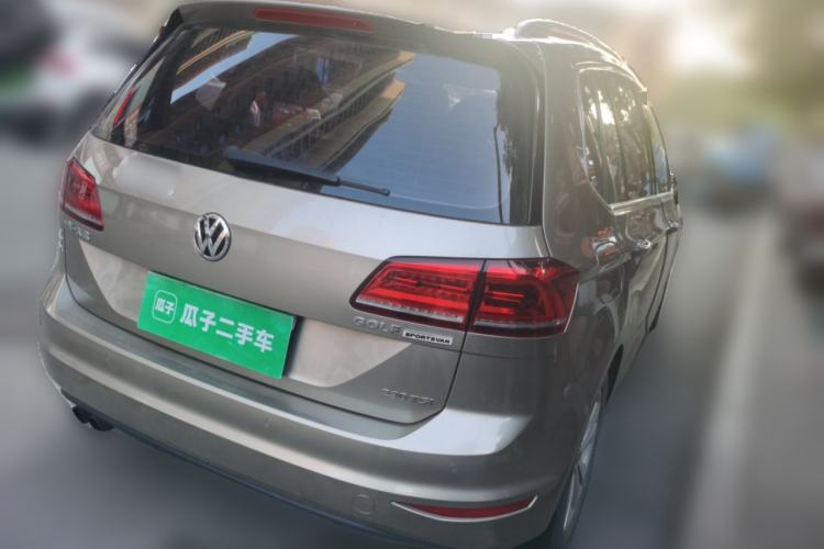 Used Volkswagen Golf Sportsvan 2016 230TSI Manual Entry-Level Trim Rear Right 45 Deg