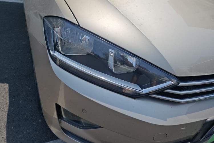 Used Volkswagen Golf Sportsvan 2016 230TSI Automatic Trend Edition Right Front Headlight
