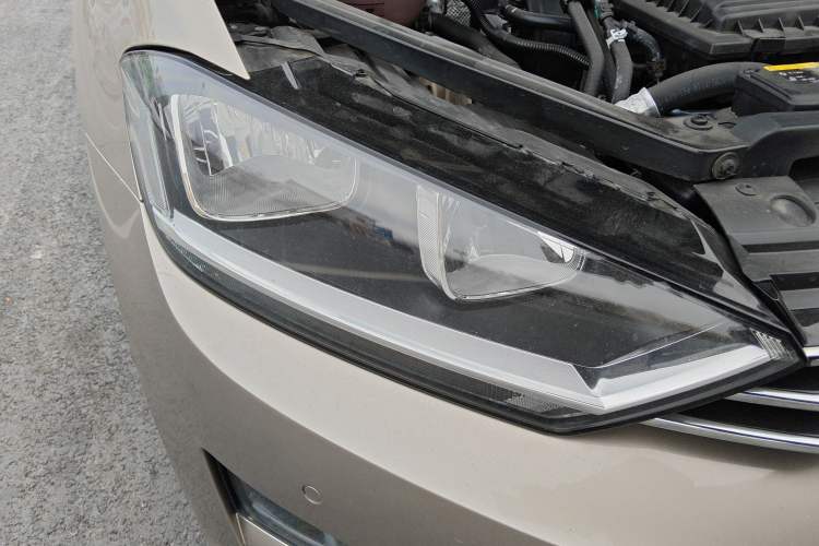 Used Volkswagen Golf Sportsvan 2016 280TSI Automatic Luxury Model Right Front Headlight