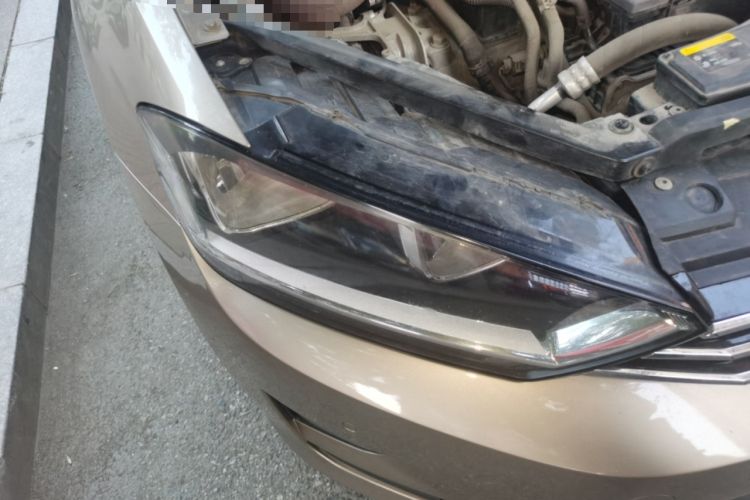 Used Volkswagen Golf Sportsvan 2016 230TSI Manual Entry-Level Trim Right Front Headlight