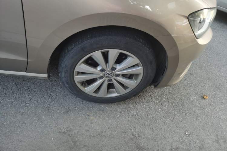 Used Volkswagen Golf Sportsvan 2016 230TSI Manual Entry-Level Trim Right Front Wheel Hub