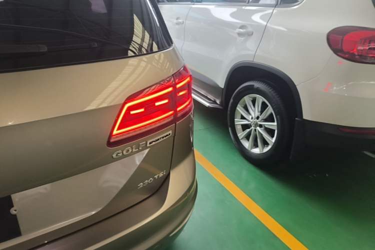 Used Volkswagen Golf Sportsvan 2016 230TSI Automatic Trend Edition Right Rear Taillight