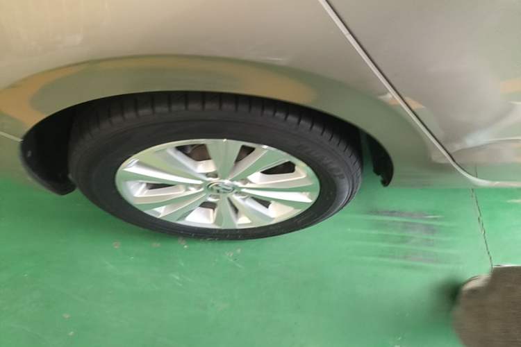 Used Volkswagen Golf Sportsvan 2016 230TSI Automatic Trend Edition Right Rear Wheel Hub
