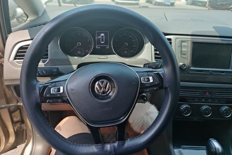 Used Volkswagen Golf Sportsvan 2016 230TSI Automatic Trend Edition Steering Wheel