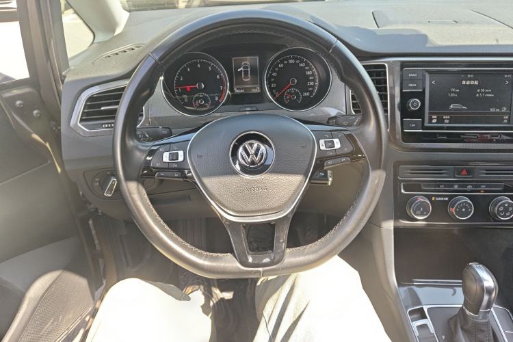 Used Volkswagen Golf Sportsvan 2016 230TSI Automatic Trend Edition Steering Wheel