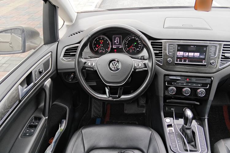 Used Volkswagen Golf Sportsvan 2016 280TSI Automatic Luxury Model Steering Wheel