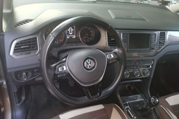Used Volkswagen Golf Sportsvan 2016 230TSI Manual Entry-Level Trim Steering Wheel