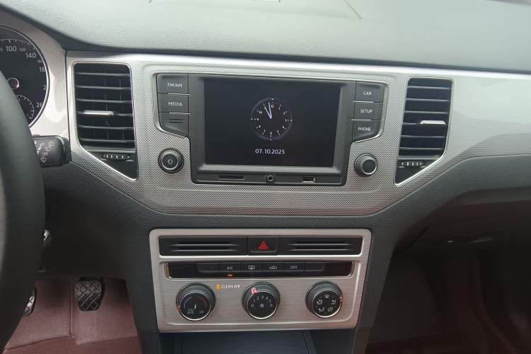 Used Volkswagen Golf Sportsvan 2016 230TSI Manual Entry-Level Trim Audio And AC Panel