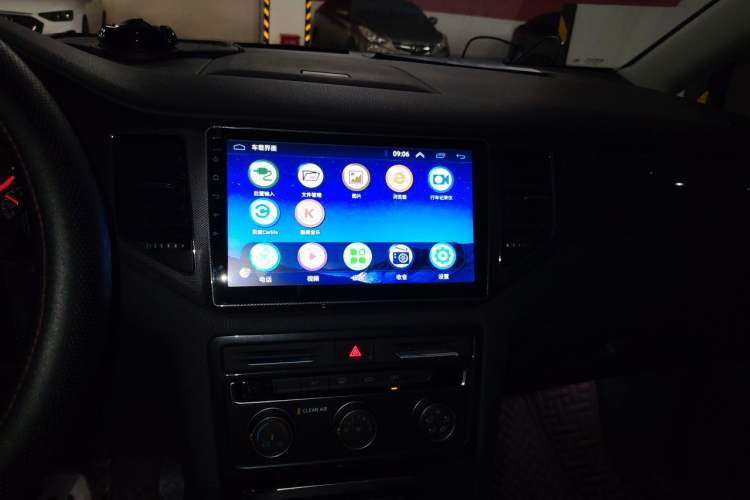 Used Volkswagen Golf Sportsvan 2016 230TSI Automatic Trend Edition Audio And AC Panel