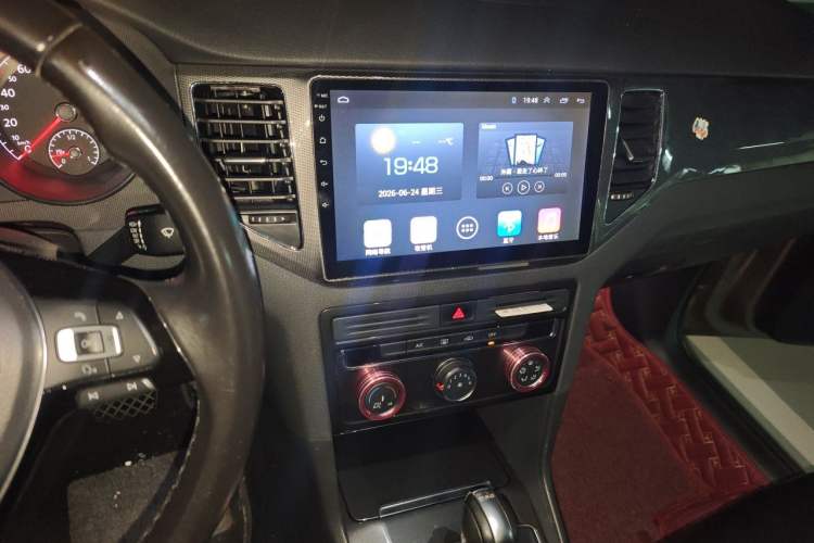 Used Volkswagen Golf Sportsvan 2016 230TSI Automatic Trend Edition Audio And AC Panel