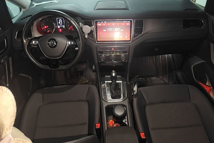 Used Volkswagen Golf Sportsvan 2016 230TSI Automatic Trend Edition Center Console