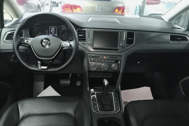 Used Volkswagen Golf Sportsvan 2016 230TSI Automatic Luxury Version Center Console