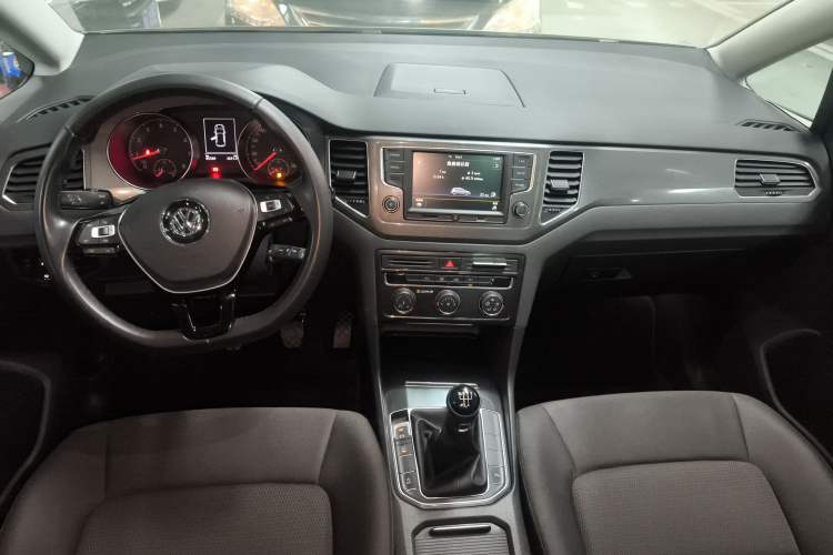 Used Volkswagen Golf Sportsvan 2016 230TSI Manual Entry-Level Trim Center Console
