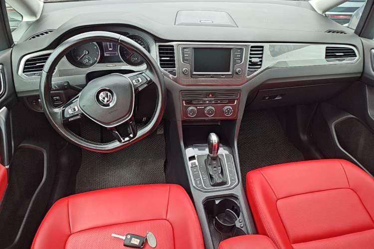 Used Volkswagen Golf Sportsvan 2016 230TSI Automatic Trend Edition Center Console