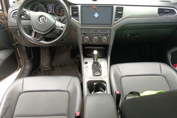 Used Volkswagen Golf Sportsvan 2016 230TSI Automatic Trend Edition Center Console