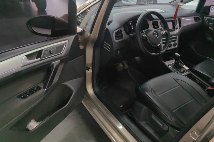 Used Volkswagen Golf Sportsvan 2016 230TSI Automatic Trend Edition Driver Seat