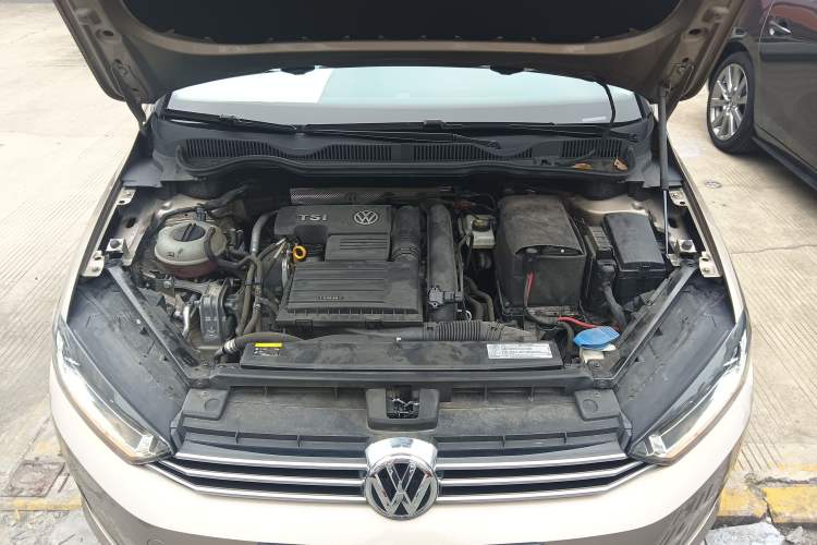 Used Volkswagen Golf Sportsvan 2016 230TSI Manual Entry-Level Trim Engine Bay