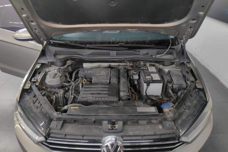 Used Volkswagen Golf Sportsvan 2016 230TSI Automatic Trend Edition Engine Bay