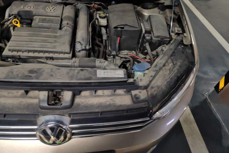 Used Volkswagen Golf Sportsvan 2016 230TSI Automatic Trend Edition Engine Bay Left