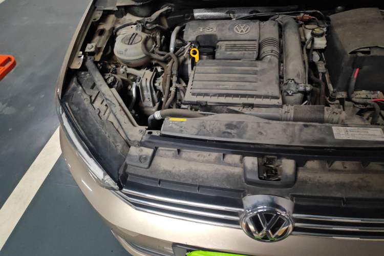 Used Volkswagen Golf Sportsvan 2016 230TSI Automatic Trend Edition Engine Bay Right