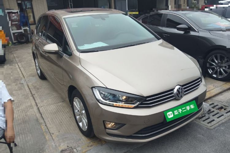 Used Volkswagen Golf Sportsvan 2016 230TSI Manual Entry-Level Trim Front Right 45 Deg