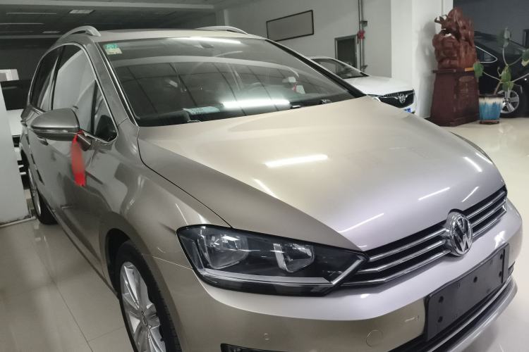 Used Volkswagen Golf Sportsvan 2016 230TSI Automatic Luxury Version Front Right 45 Deg