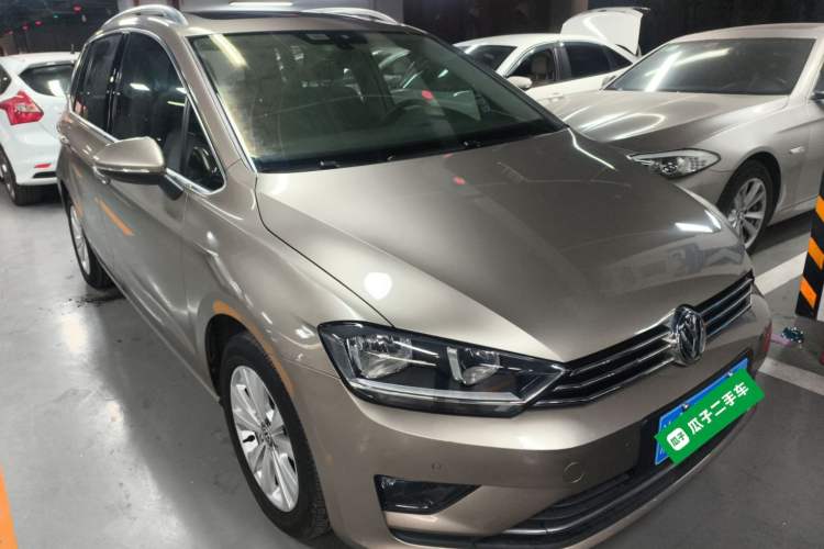 Used Volkswagen Golf Sportsvan 2016 230TSI Manual Entry-Level Trim Front Right 45 Deg
