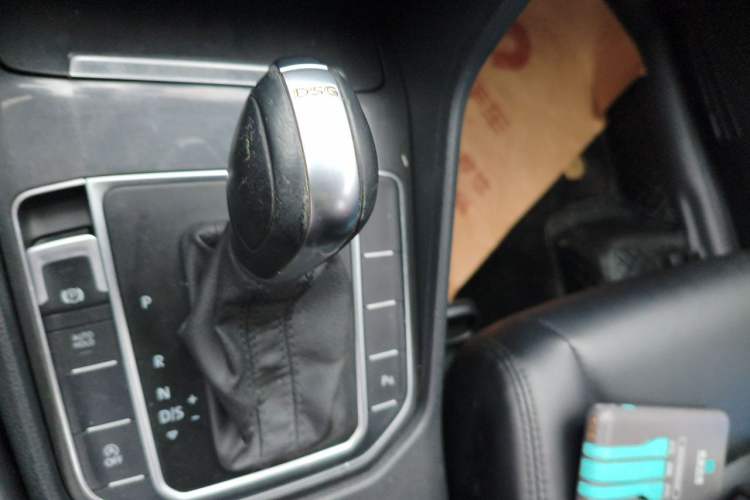 Used Volkswagen Golf Sportsvan 2016 230TSI Automatic Trend Edition Gear Lever