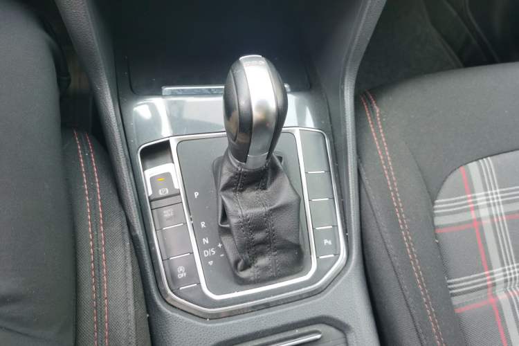 Used Volkswagen Golf Sportsvan 2016 230TSI Automatic Trend Edition Gear Lever