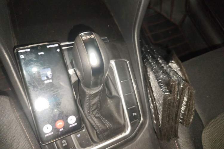 Used Volkswagen Golf Sportsvan 2016 230TSI Automatic Trend Edition Gear Lever