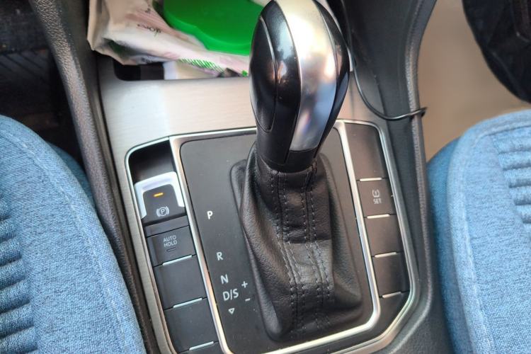 Used Volkswagen Golf Sportsvan 2016 1.6L Automatic Comfort Model Gear Lever