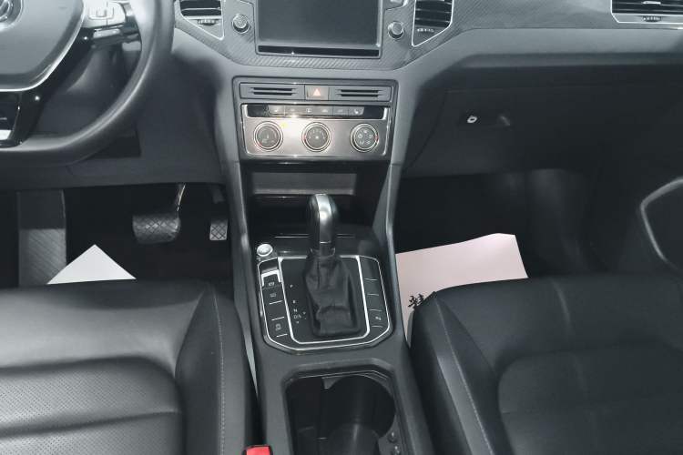 Used Volkswagen Golf Sportsvan 2016 230TSI Automatic Luxury Version Gear Lever