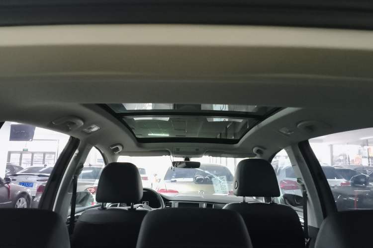 Used Volkswagen Golf Sportsvan 2016 230TSI Automatic Luxury Version Headliner
