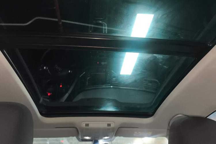 Used Volkswagen Golf Sportsvan 2016 230TSI Manual Entry-Level Trim Headliner