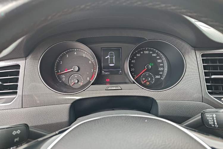 Used Volkswagen Golf Sportsvan 2016 230TSI Automatic Trend Edition Instrument Cluster